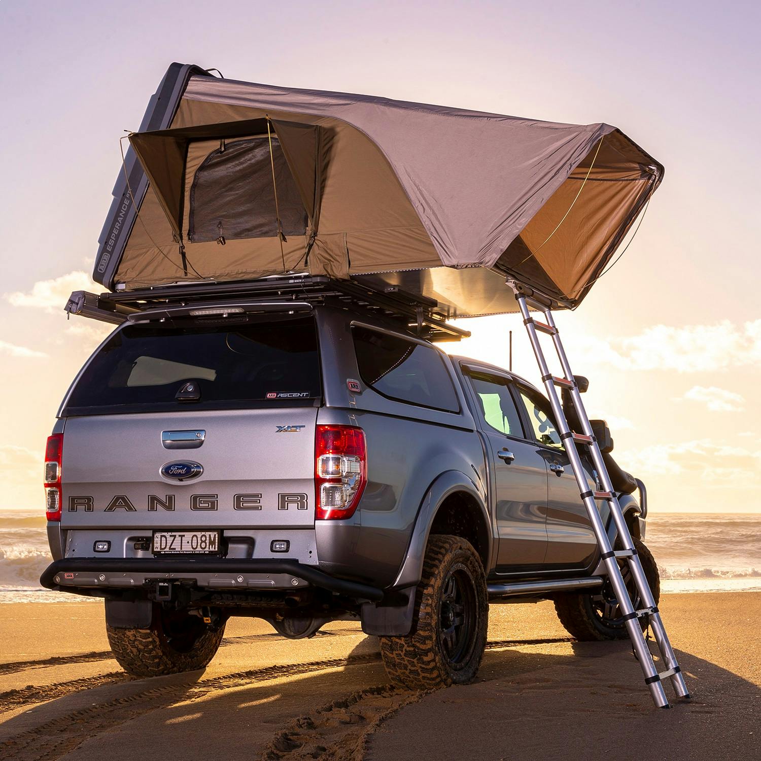 ARB, USA 802200A Esperance Compact Hard Shell Rooftop Tent